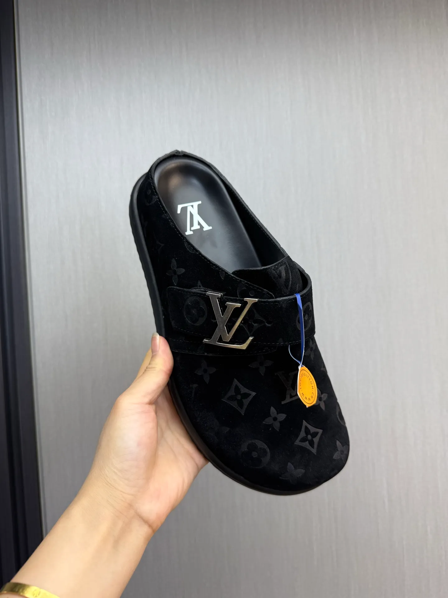 Men's shoes 💰520💰 Lv. hot selling men's slippers 🔥 🩴Official website one to one production 38-45 sizes 45 46 🉑️Customized!